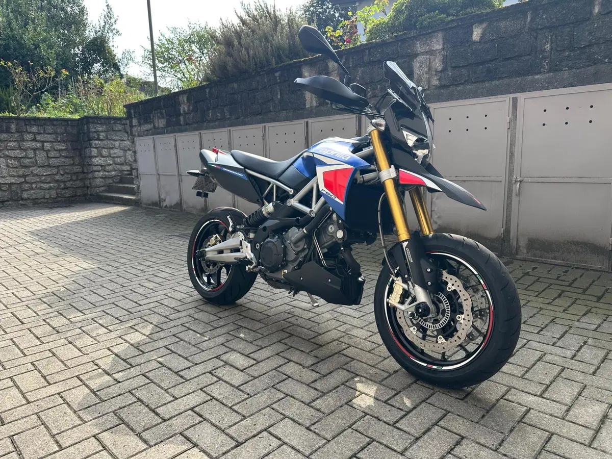 Aprilia Dorsoduro 750 ABS (2009 - 17) (2)