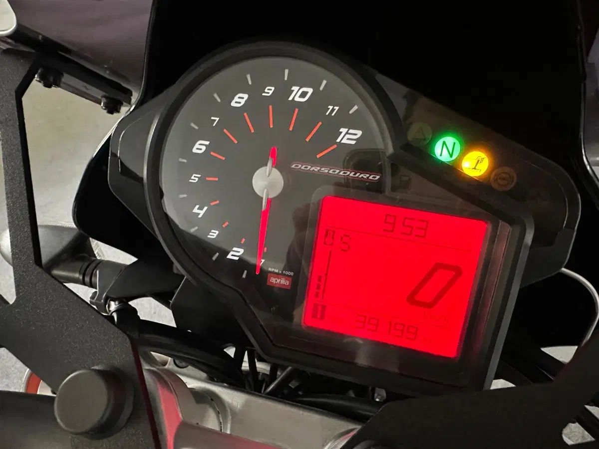 Aprilia Dorsoduro 750 ABS (2009 - 17) (9)