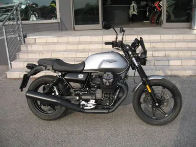 Moto Guzzi V7 Stone (2021 - 24) usata