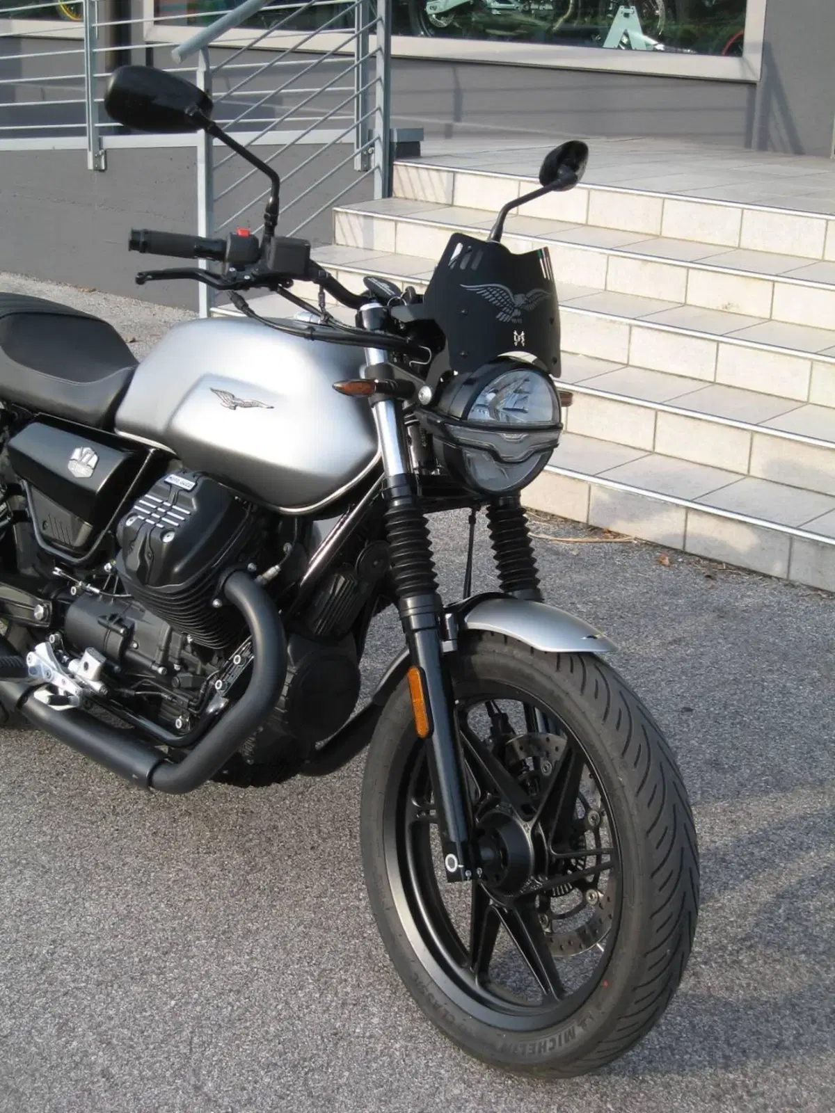 Moto Guzzi V7 Stone (2021 - 24) (2)