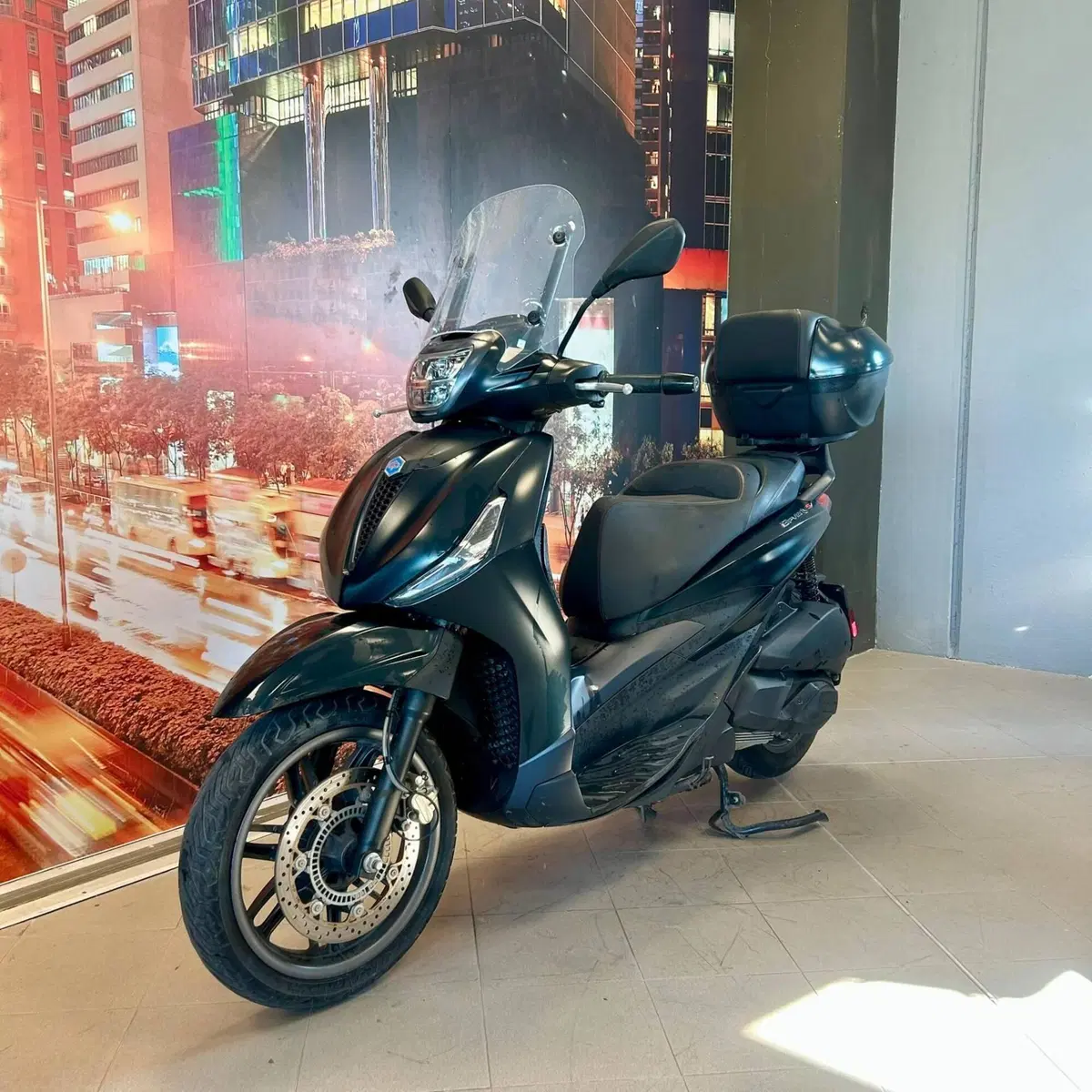 Piaggio Beverly 300 ABS-ASR (2021 - 25) (2)