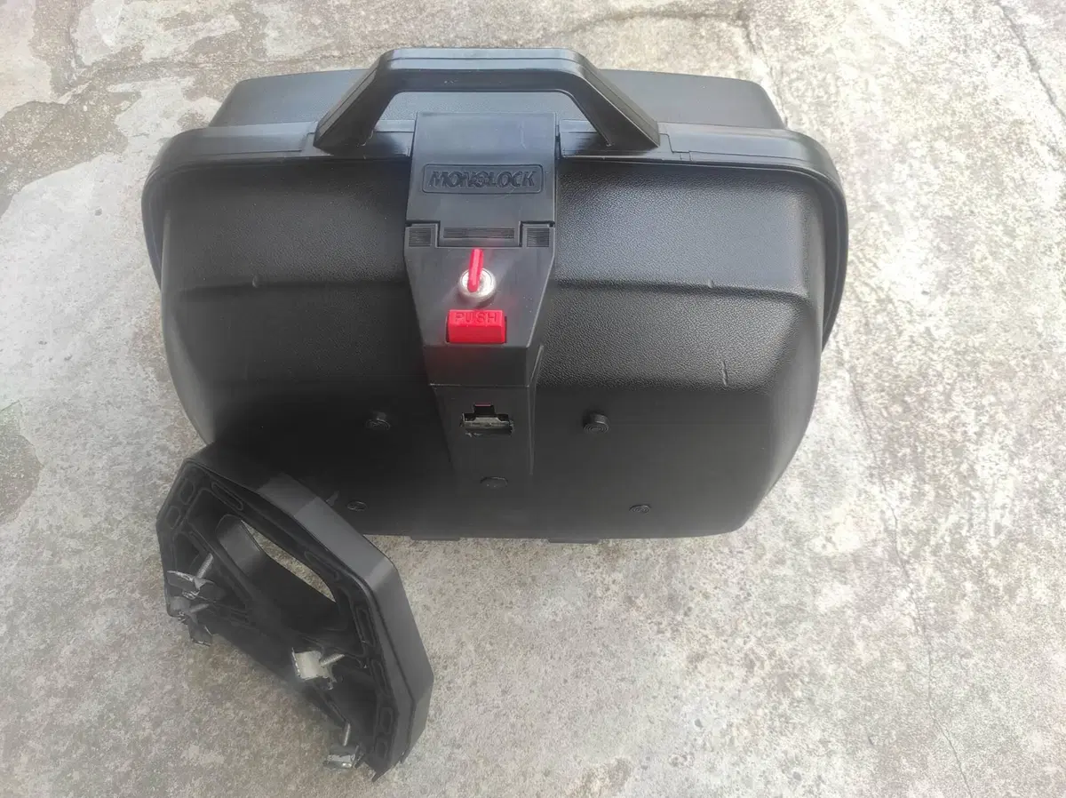 Bauletto GIVI EASYBOX + PIASTRA MONOLOCK (4)