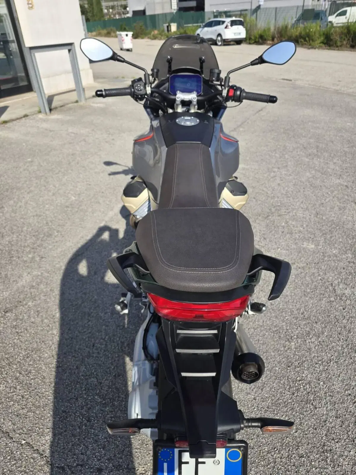 Moto Guzzi V100 Mandello S (2022 - 24) (4)