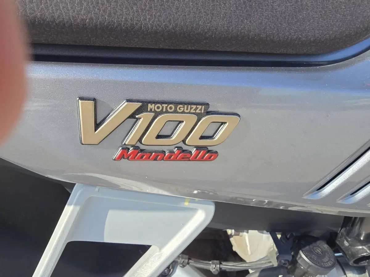 Moto Guzzi V100 Mandello S (2022 - 24) (3)