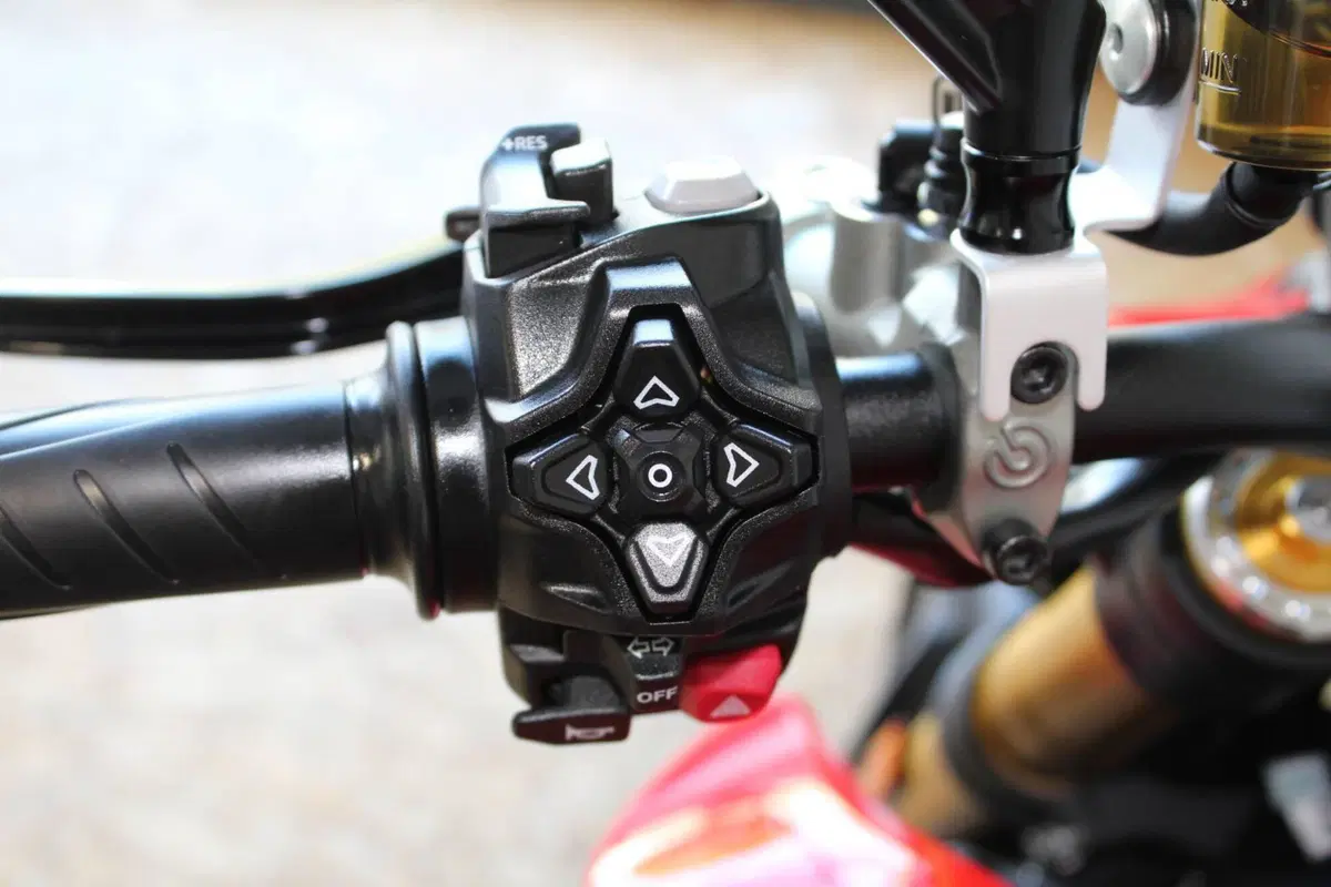 Ducati Streetfighter V2 S (2025 - 26) (5)