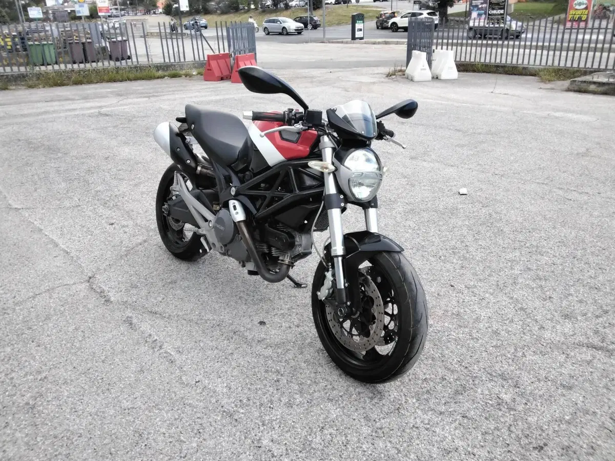 Ducati Monster 696 (2008 - 13) (2)