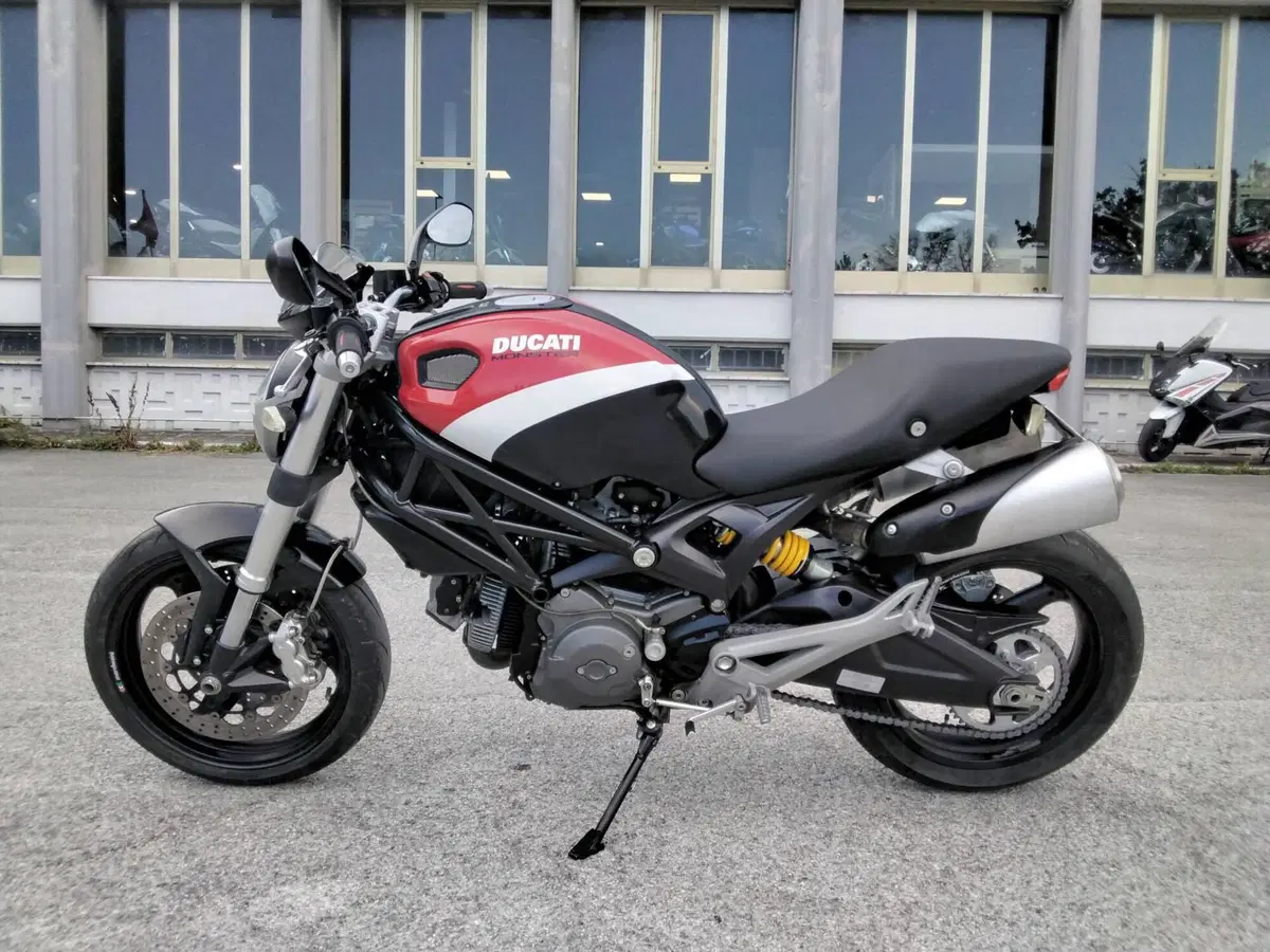 Ducati Monster 696 (2008 - 13) (4)