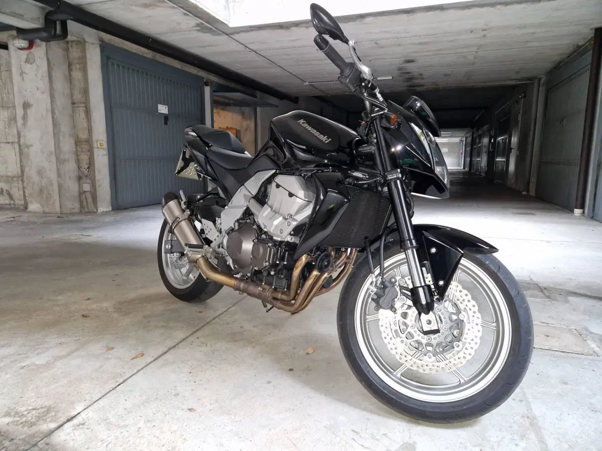 Kawasaki Z 750 (2007 - 14) (4)