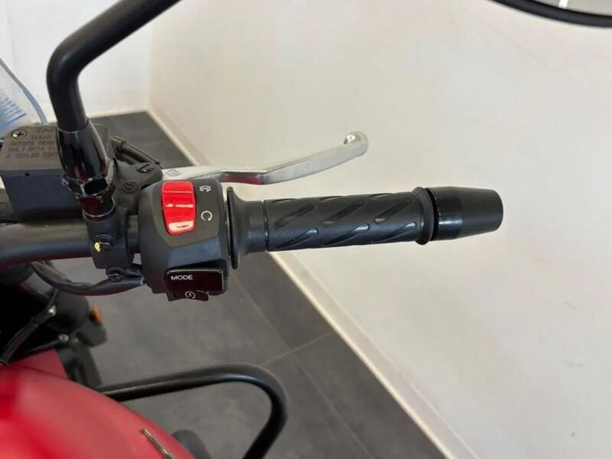 Moto Guzzi V7 Stone (2021 - 24) (8)