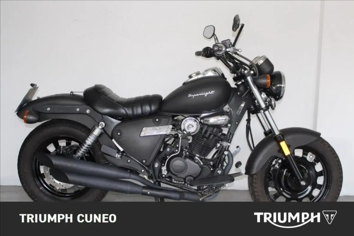 Moto Guzzi V9 Bobber (2021 - 25) (2)