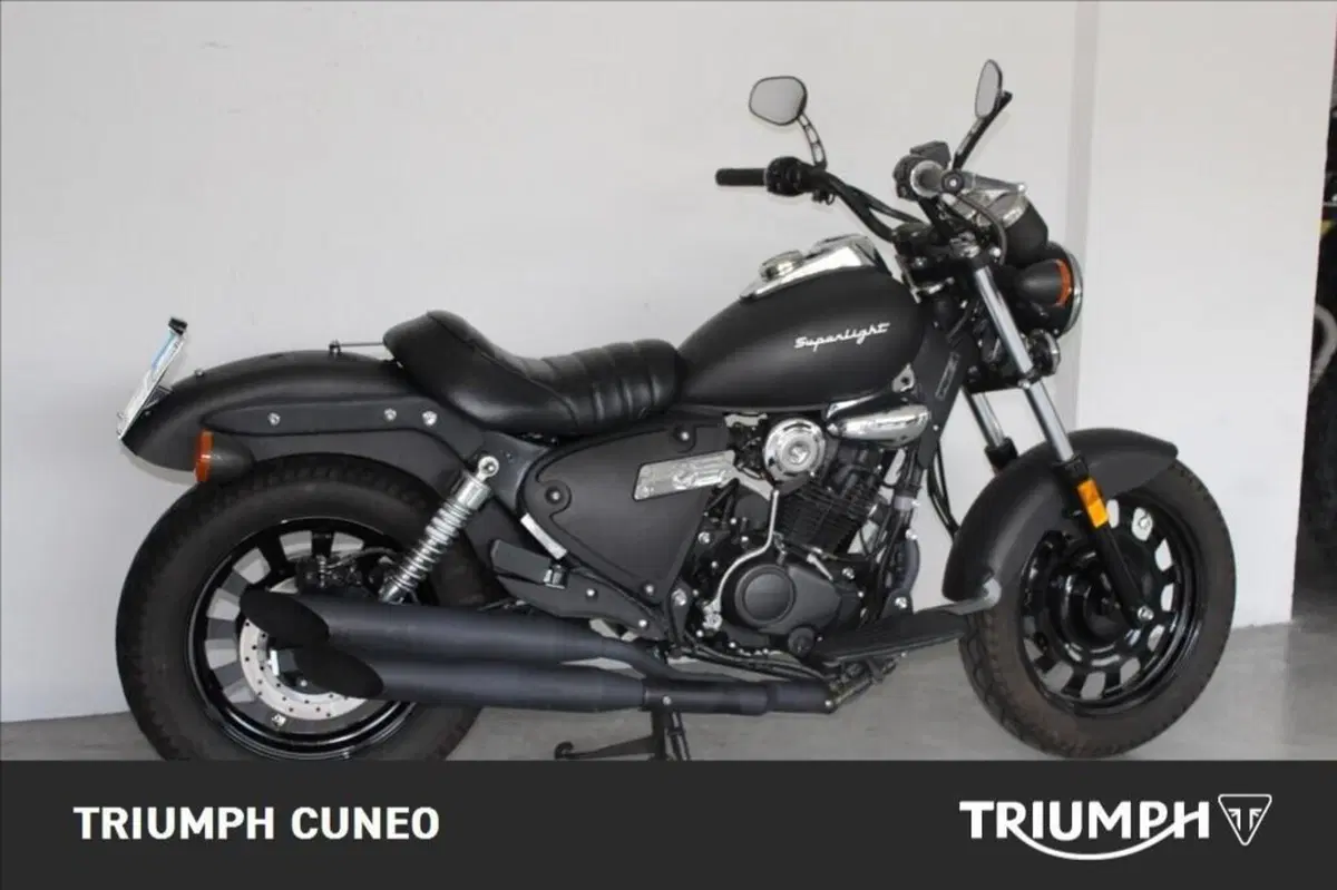 Moto Guzzi V9 Bobber (2021 - 25) (6)