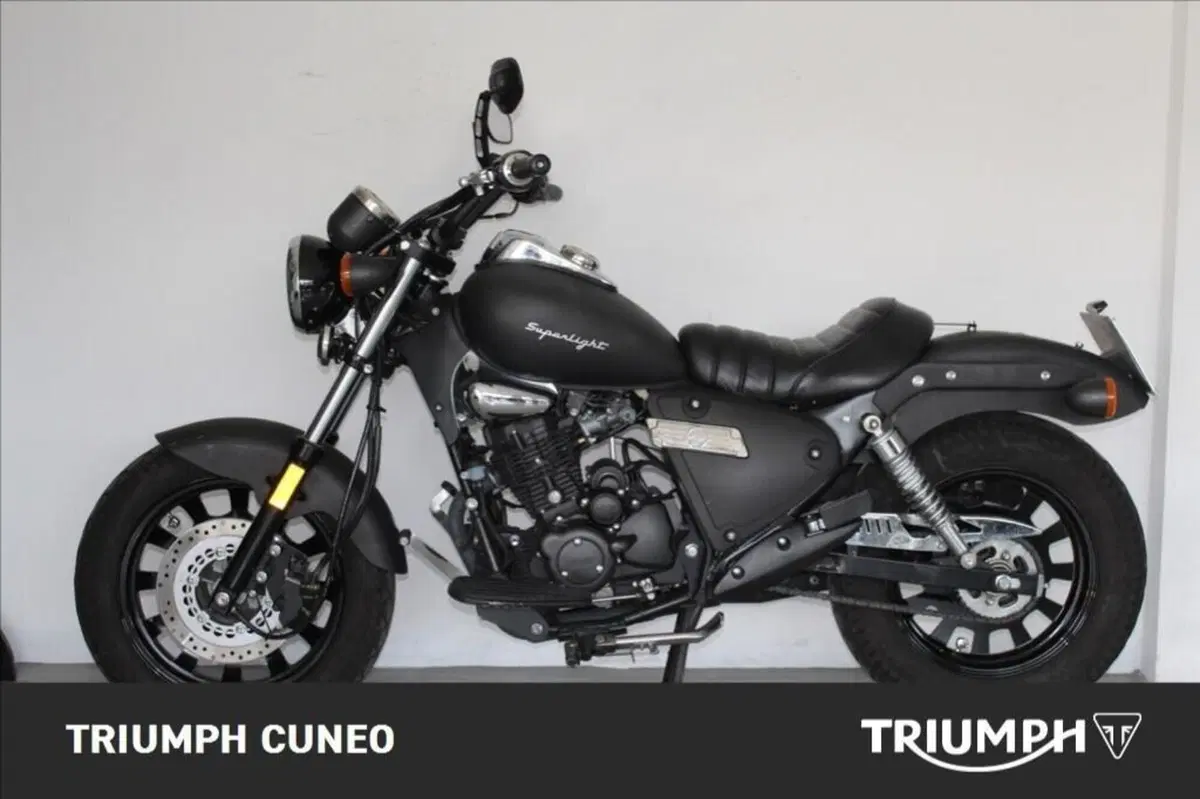 Moto Guzzi V9 Bobber (2021 - 25) (10)