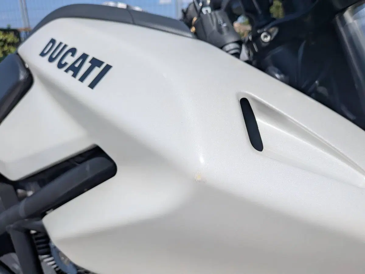 Ducati Hypermotard 796 (2012) (12)