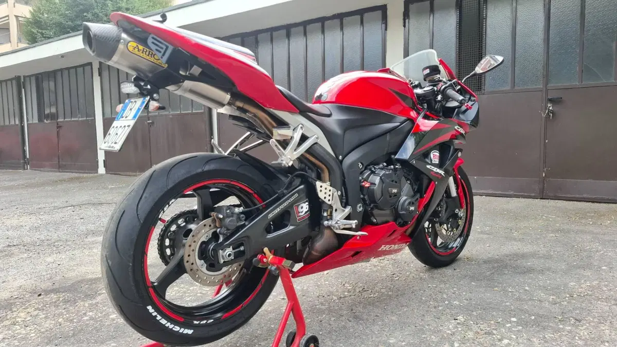 Honda CBR 600 RR (2007 - 08) (9)