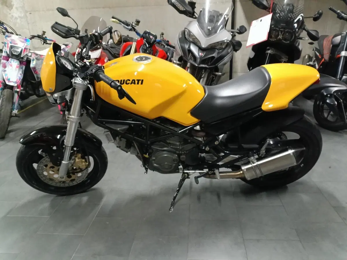 Ducati Monster 750