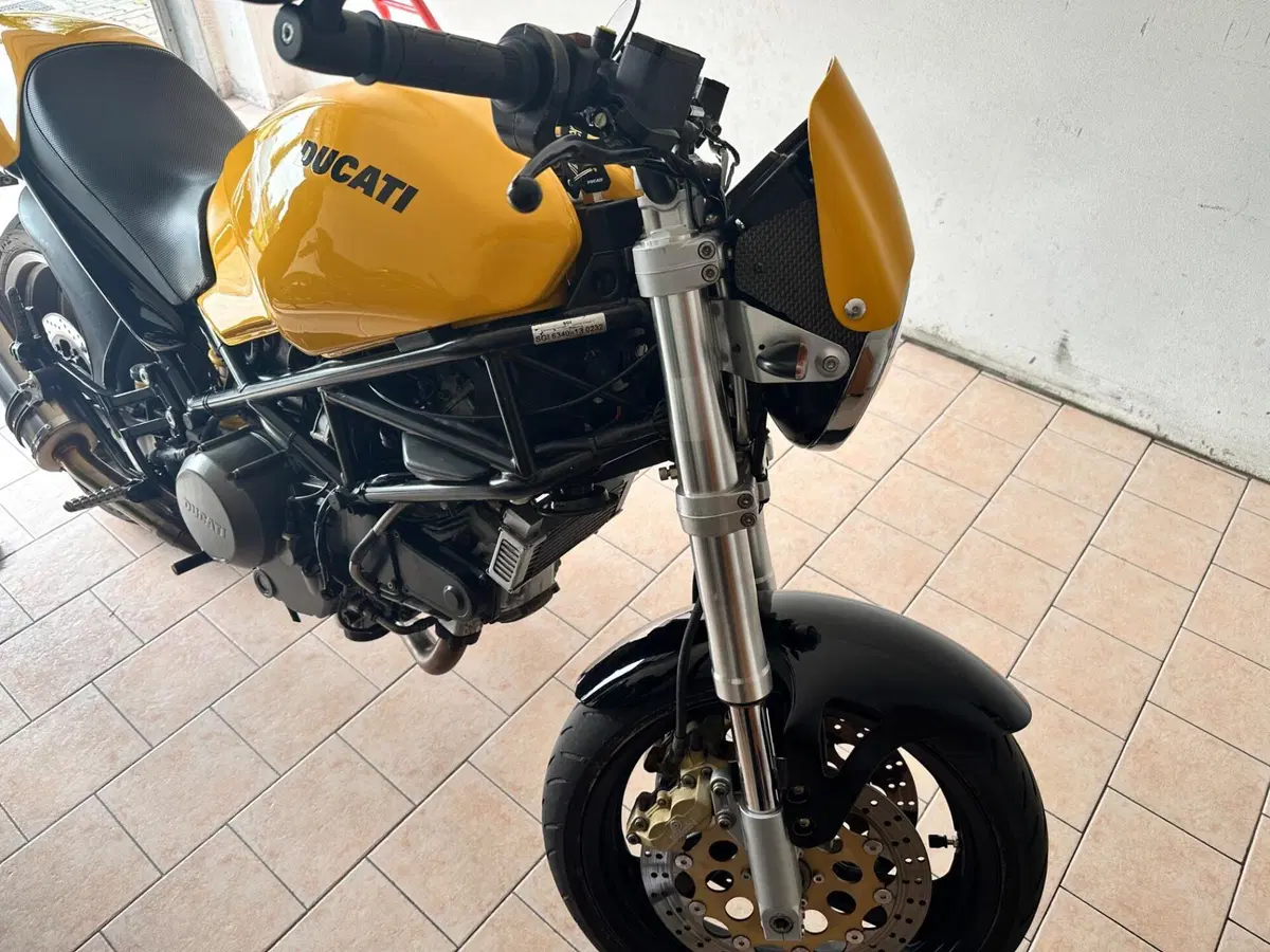 Ducati Monster 750 (3)