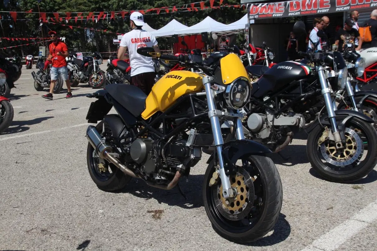 Ducati Monster 750 (6)