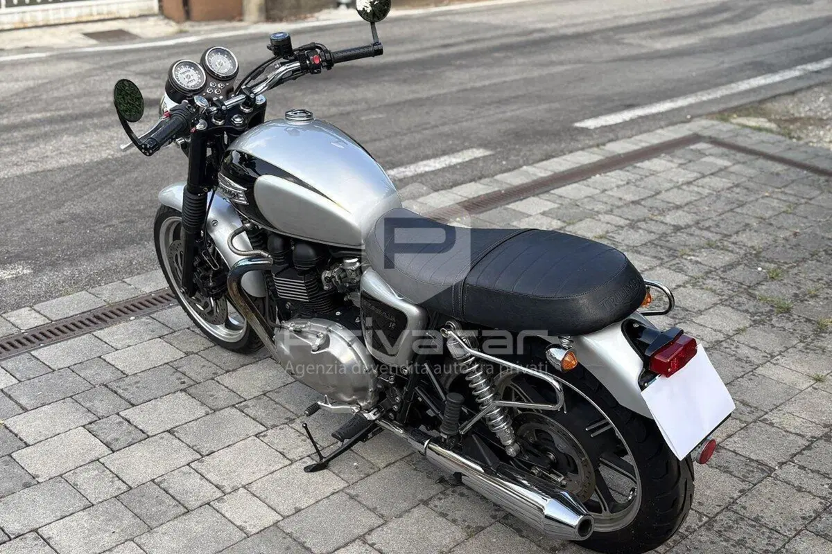 Triumph Bonneville SE (2009 - 13) (4)