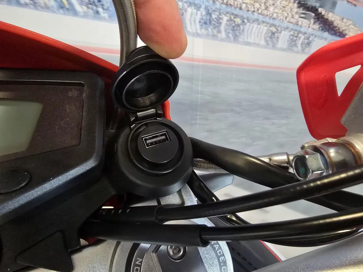 Swm SM 125 R Reborn (2026) (9)