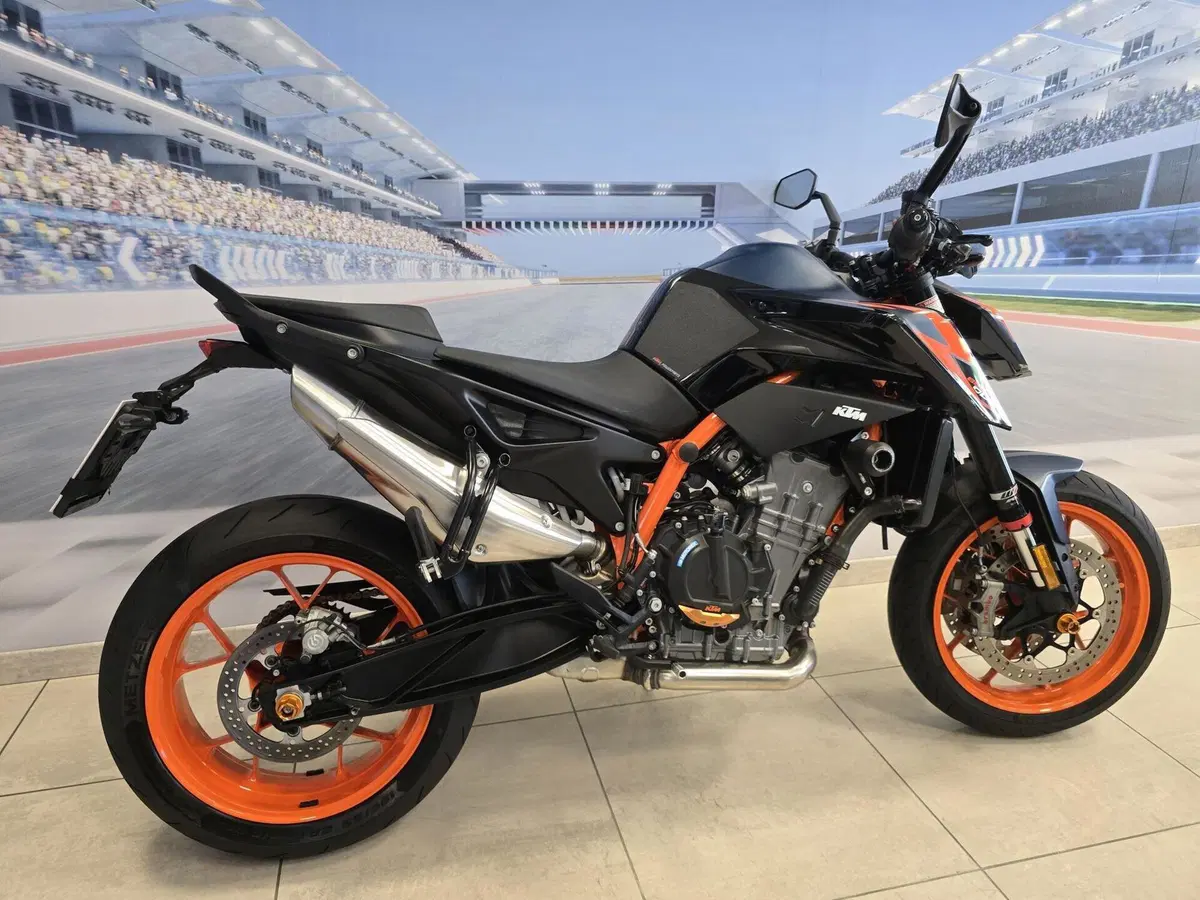 KTM 890 Duke R (2022 - 23) (17)
