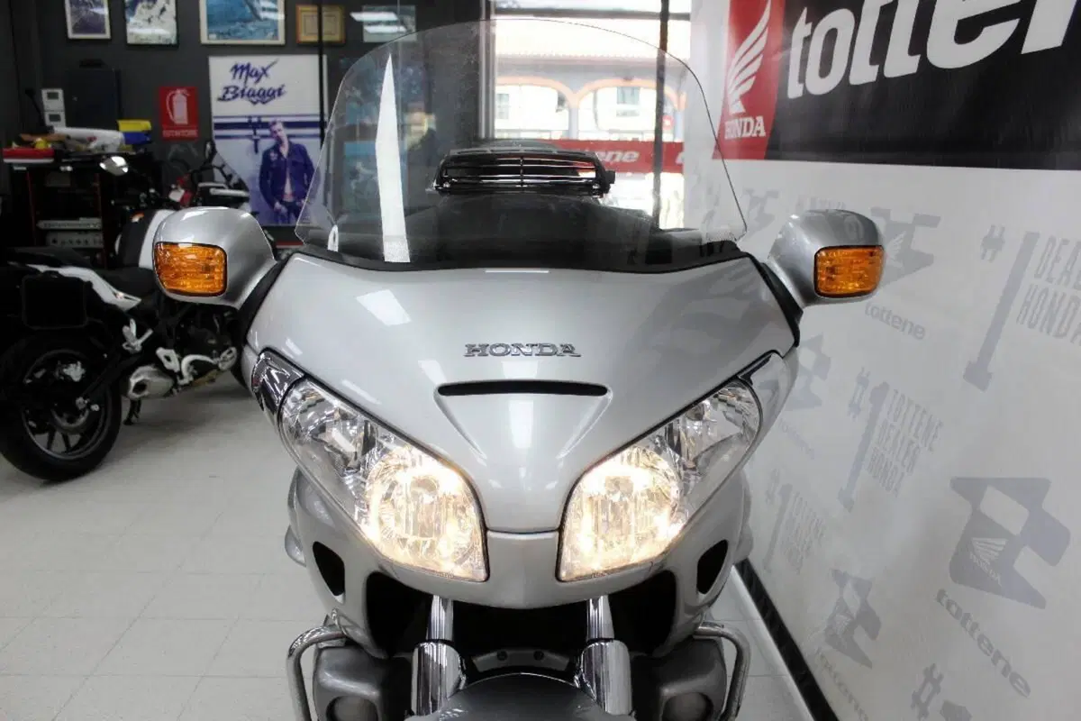 Honda GL 1800 Gold Wing (2007 - 11) (4)