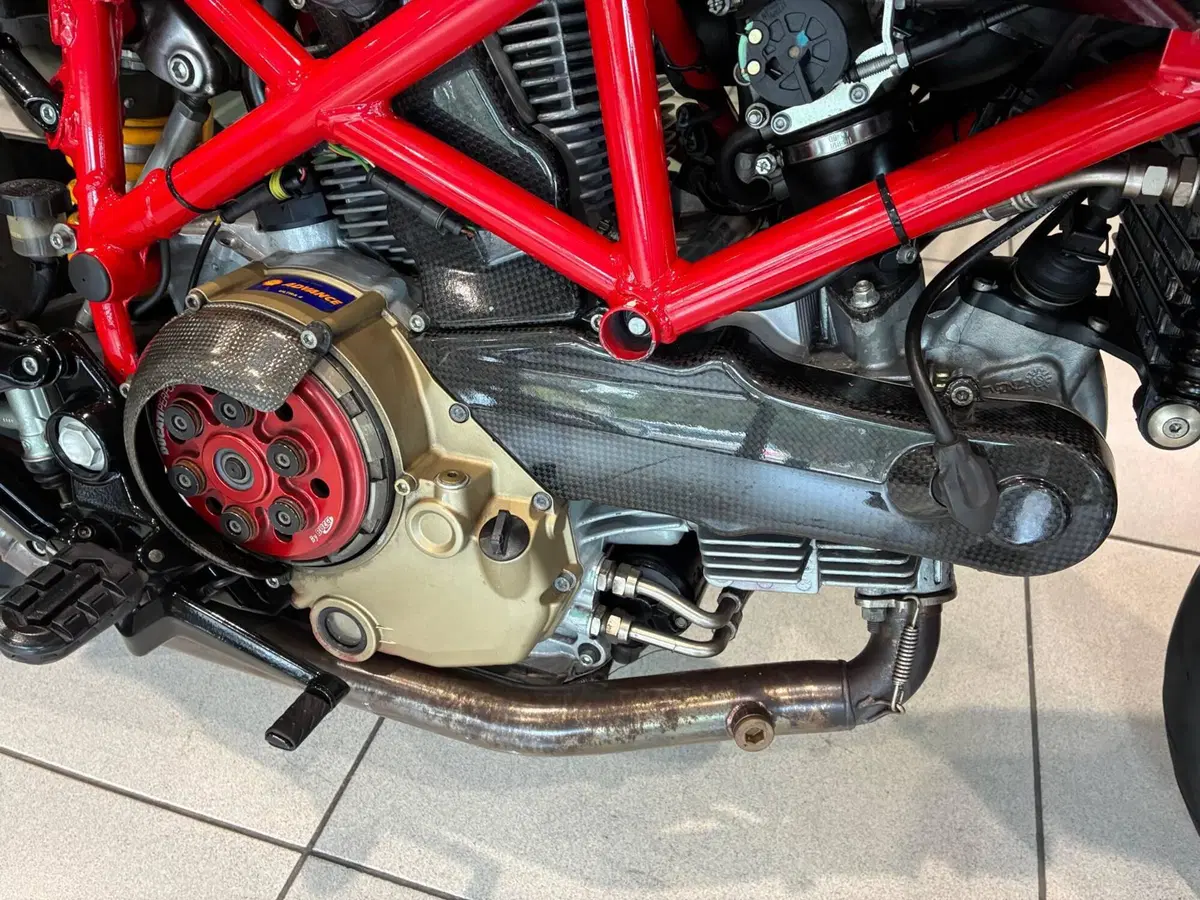 Ducati Hypermotard 1100 S (2007 - 09) (4)