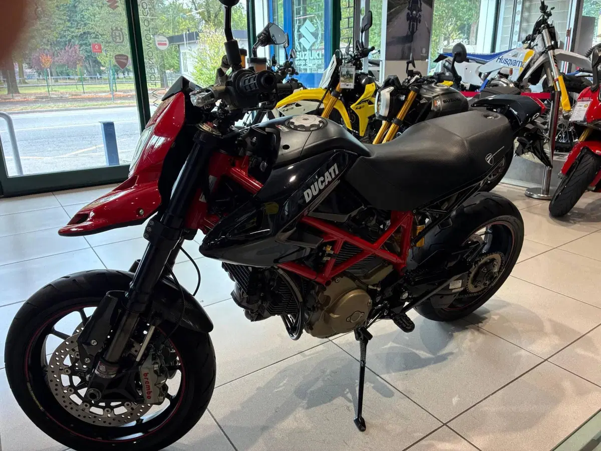 Ducati Hypermotard 1100 S (2007 - 09) (9)