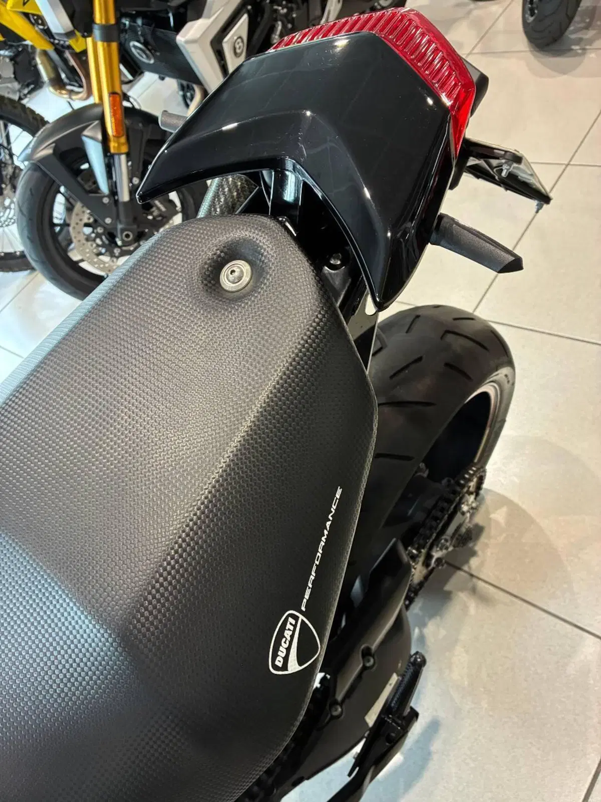 Ducati Hypermotard 1100 S (2007 - 09) (11)