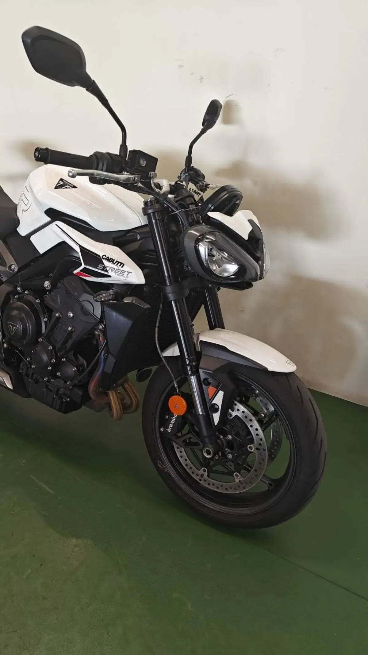 Triumph Street Triple 765 R (2023 - 26) (3)