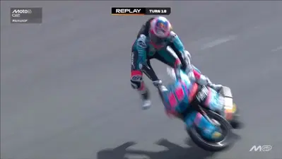 MotoGP 2026. GP del Regno Unito a Silverstone. Moto3: Brutta caduta per Maximo Quiles durante le qualifiche, si &egrave; fratturato la clavicola destra [VIDEO]