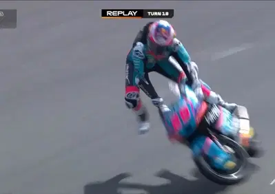 MotoGP 2026. GP del Regno Unito a Silverstone. Moto3: Brutta caduta per Maximo Quiles durante le qualifiche, si è fratturato la clavicola destra [VIDEO]