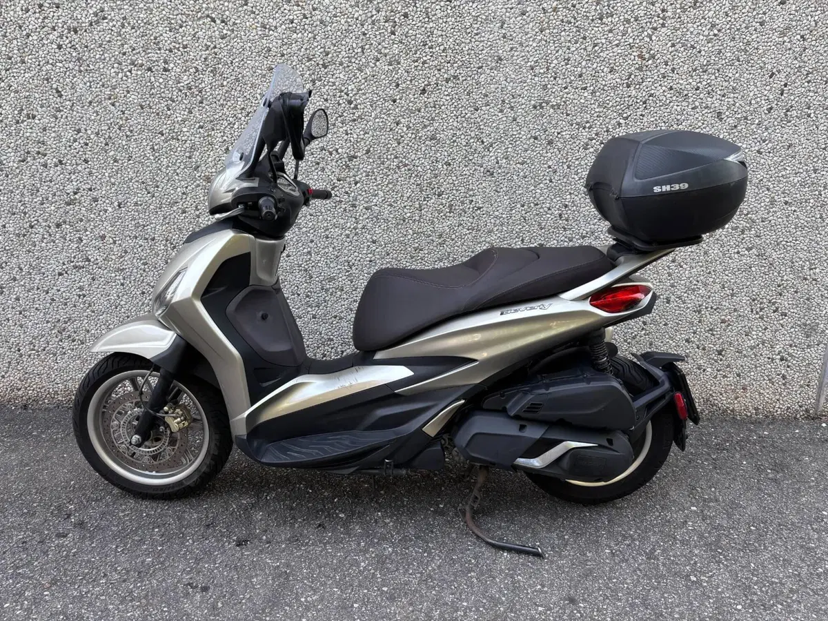 Piaggio Beverly 400 ABS-ASR (2021 - 24) (2)