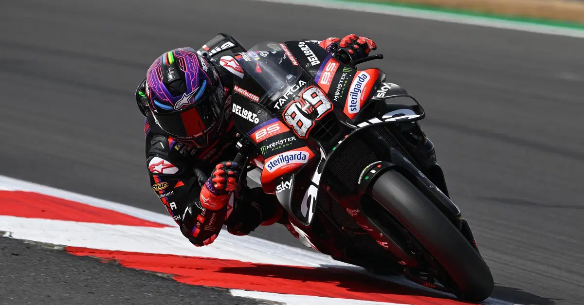 MotoGP 2026. GP del Regno Unito a Silverstone. Jorge Mart&iacute;n domina la Sprint, ma Marco Bezzecchi &egrave; sul podio. Marc M&aacute;rquez gambero [CLASSIFICA]