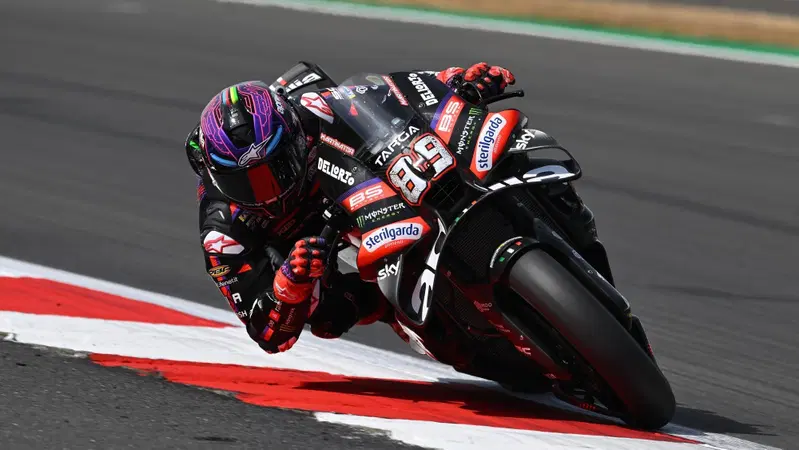 MotoGP 2026. GP del Regno Unito a Silverstone. Jorge Mart&iacute;n domina la Sprint, ma Marco Bezzecchi &egrave; sul podio. Marc M&aacute;rquez gambero [CLASSIFICA]