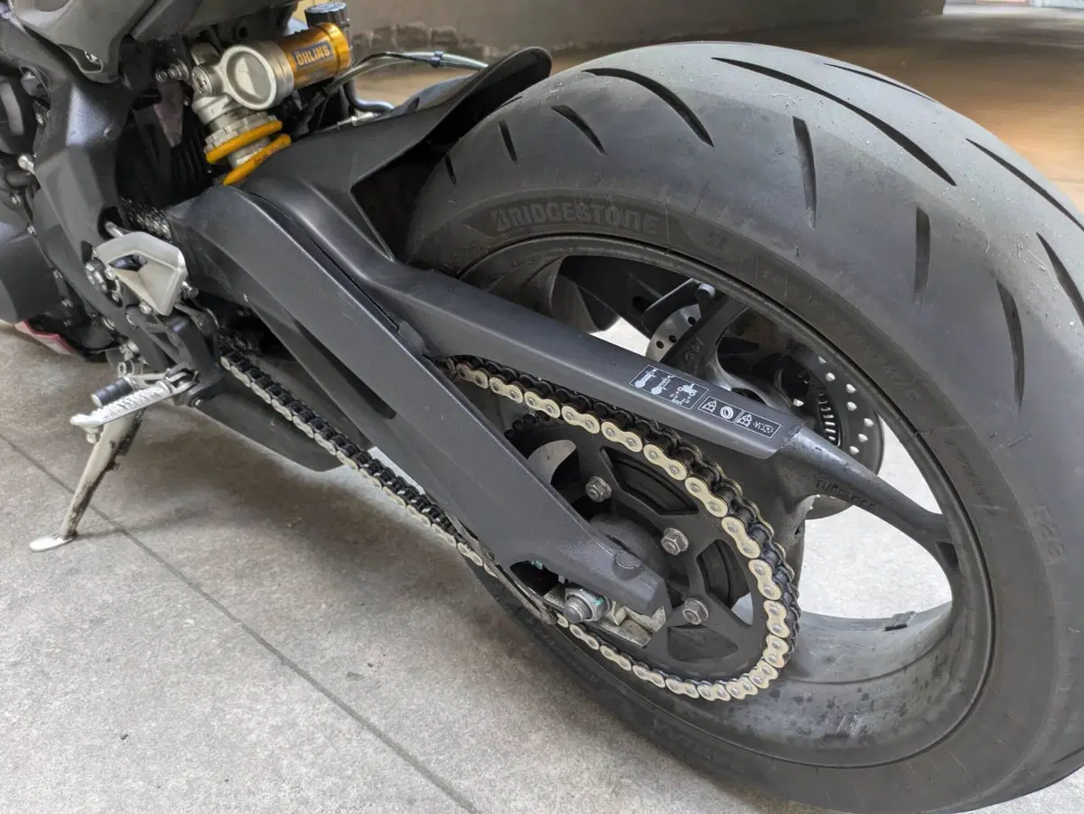 Triumph Street Triple 765 RS (2023 - 26) (11)