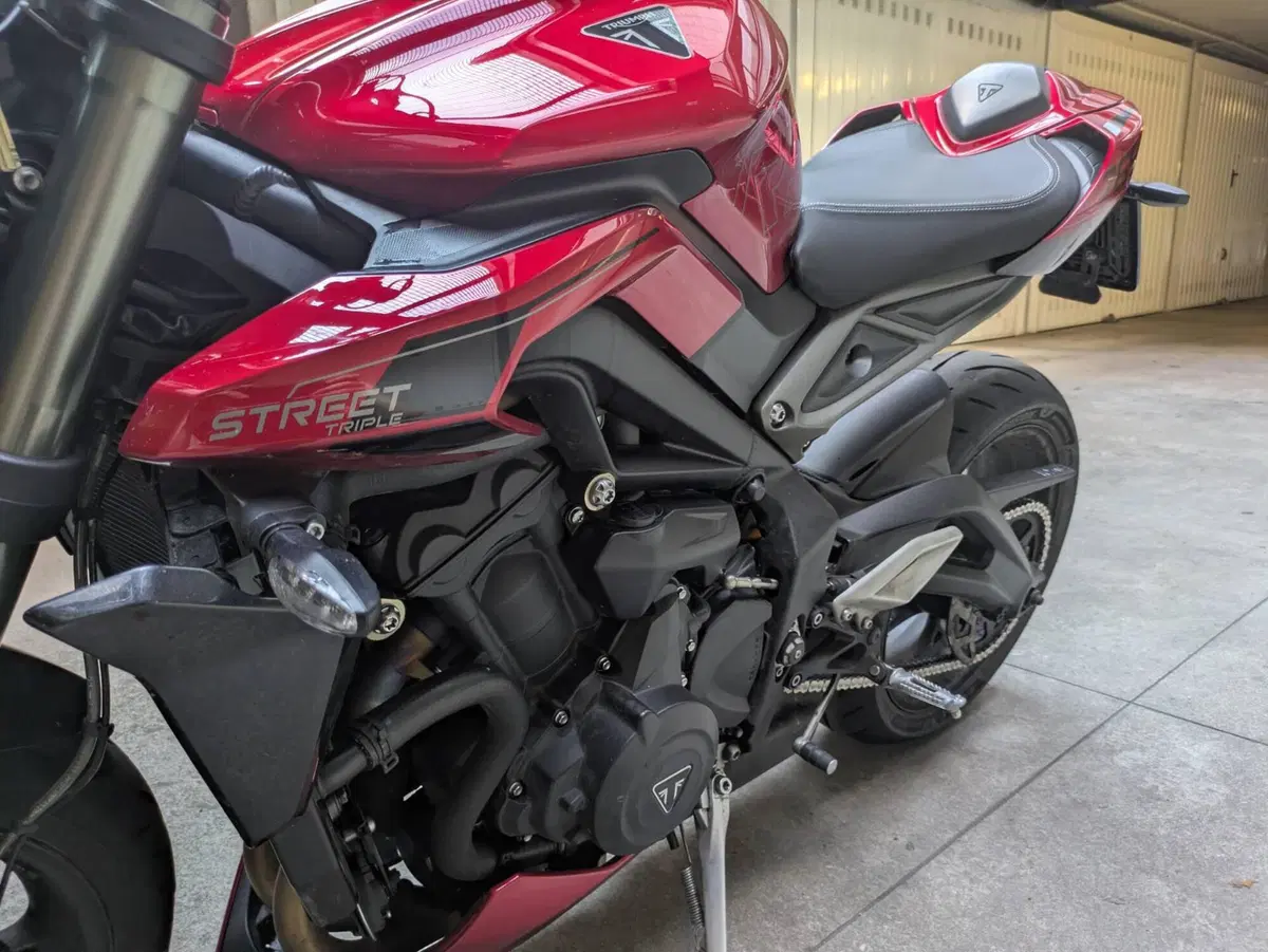 Triumph Street Triple 765 RS (2023 - 26) (12)