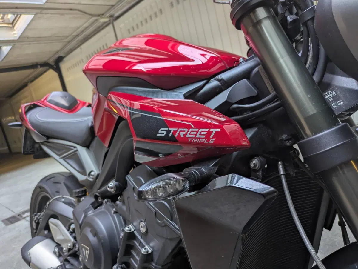 Triumph Street Triple 765 RS (2023 - 26) (17)