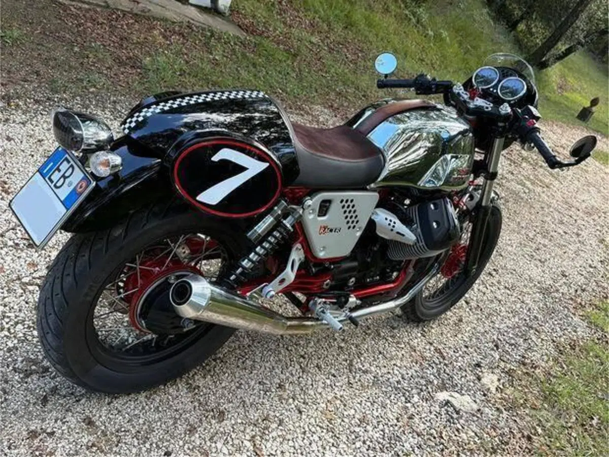 Moto Guzzi V7 II Racer (2015 - 17) (7)