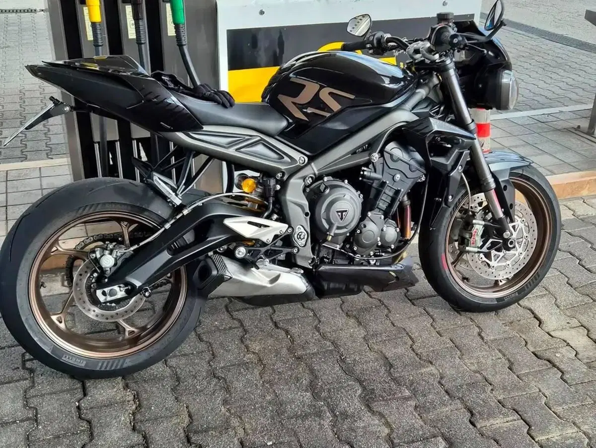 Triumph Street Triple RS (2020 - 22) (4)