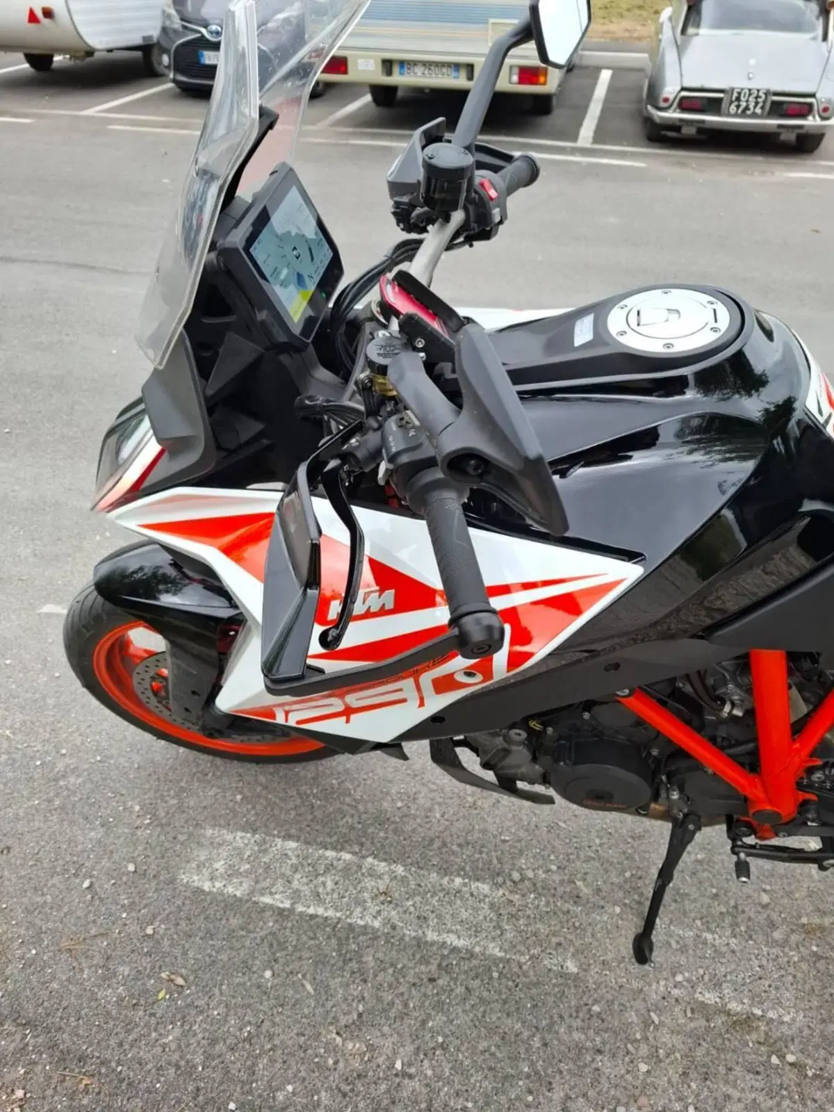 KTM 1290 Super Duke GT (2021) (3)