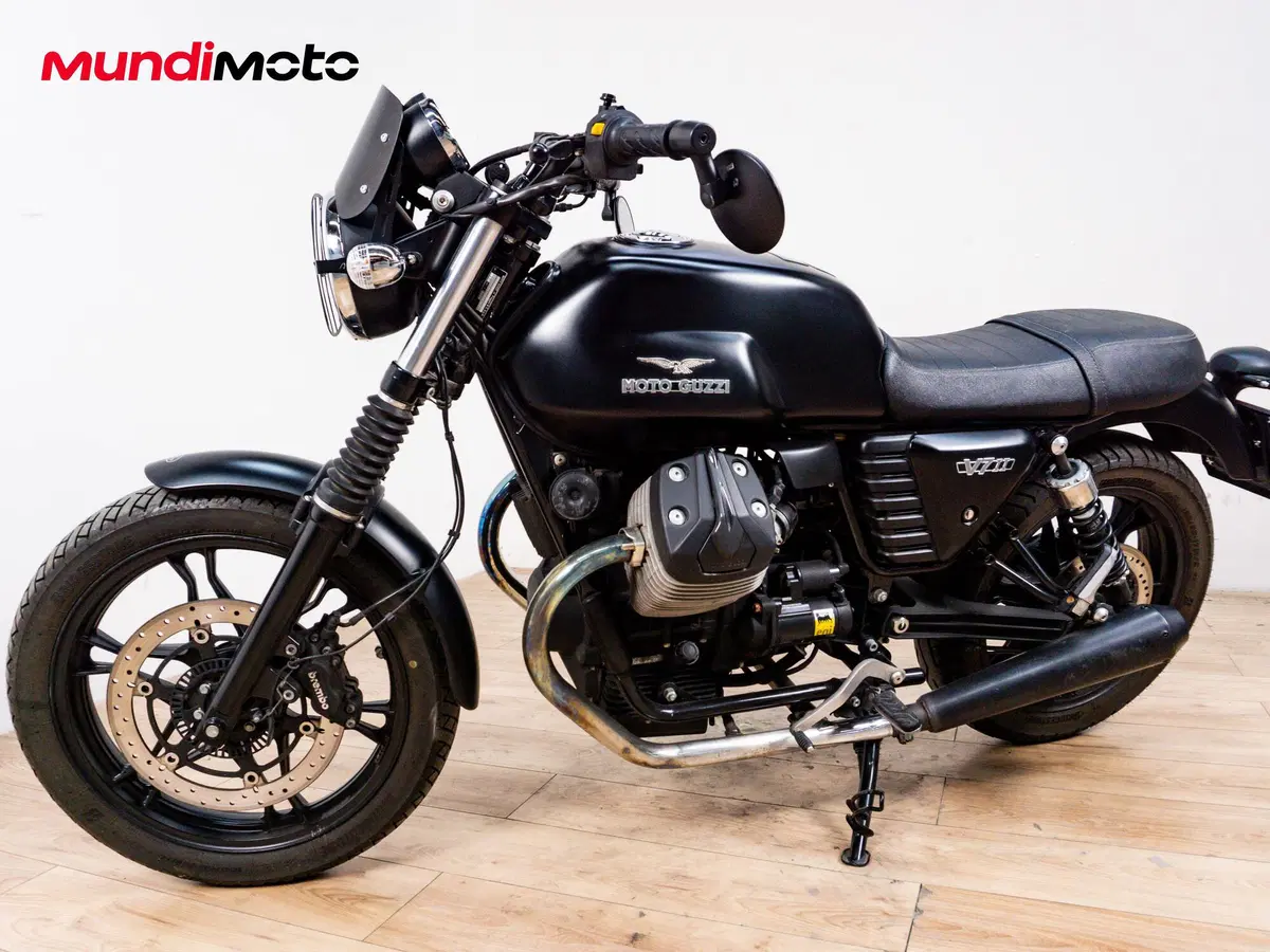 Moto Guzzi V7 II Stone (2015 - 17) (8)