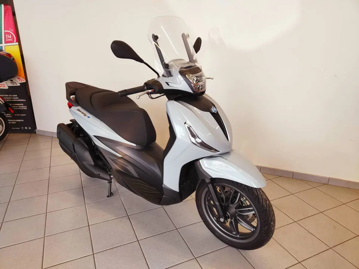 Piaggio Beverly 400 S (2025 - 26) (4)