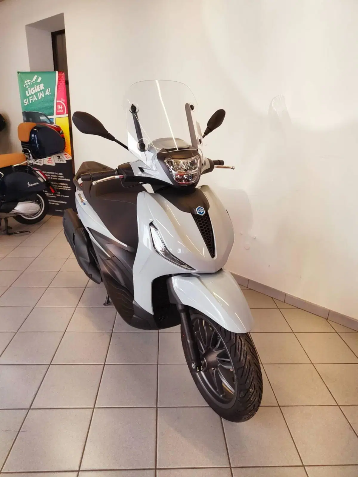Piaggio Beverly 400 S (2025 - 26) (6)