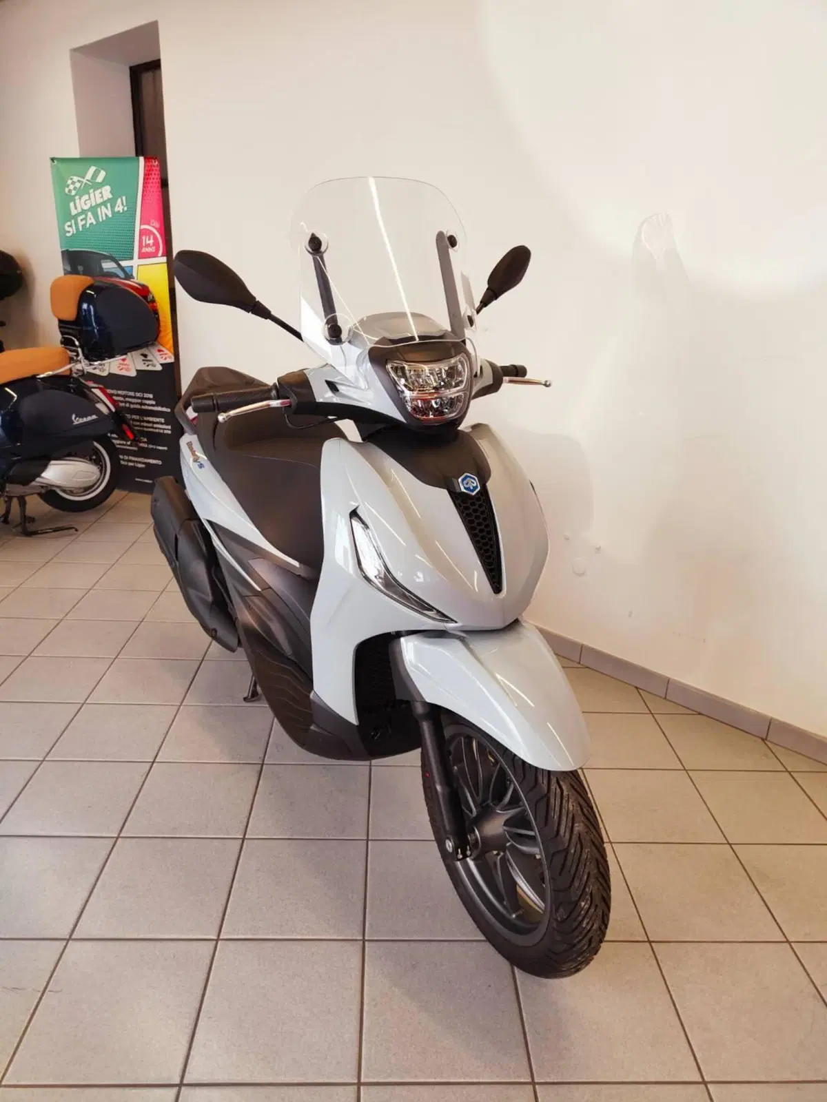 Piaggio Beverly 400 S (2025 - 26) (7)