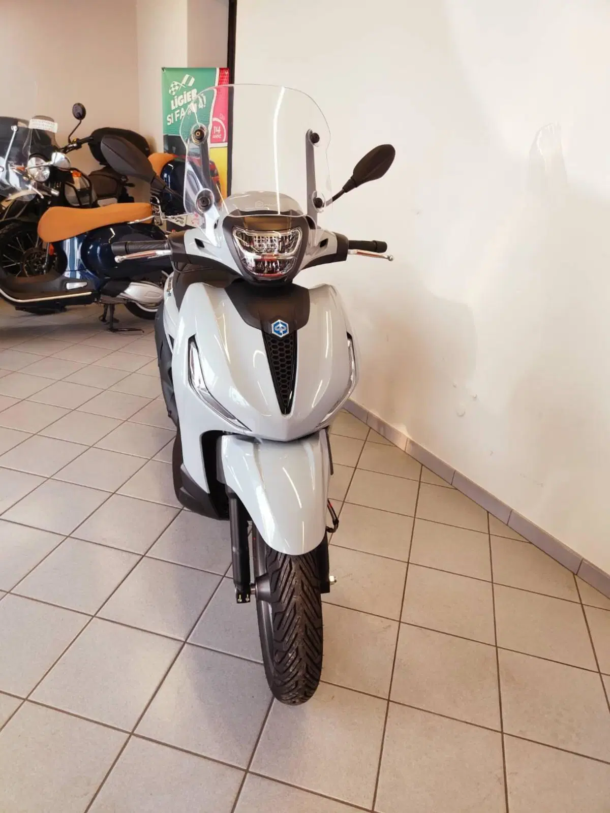 Piaggio Beverly 400 S (2025 - 26) (8)