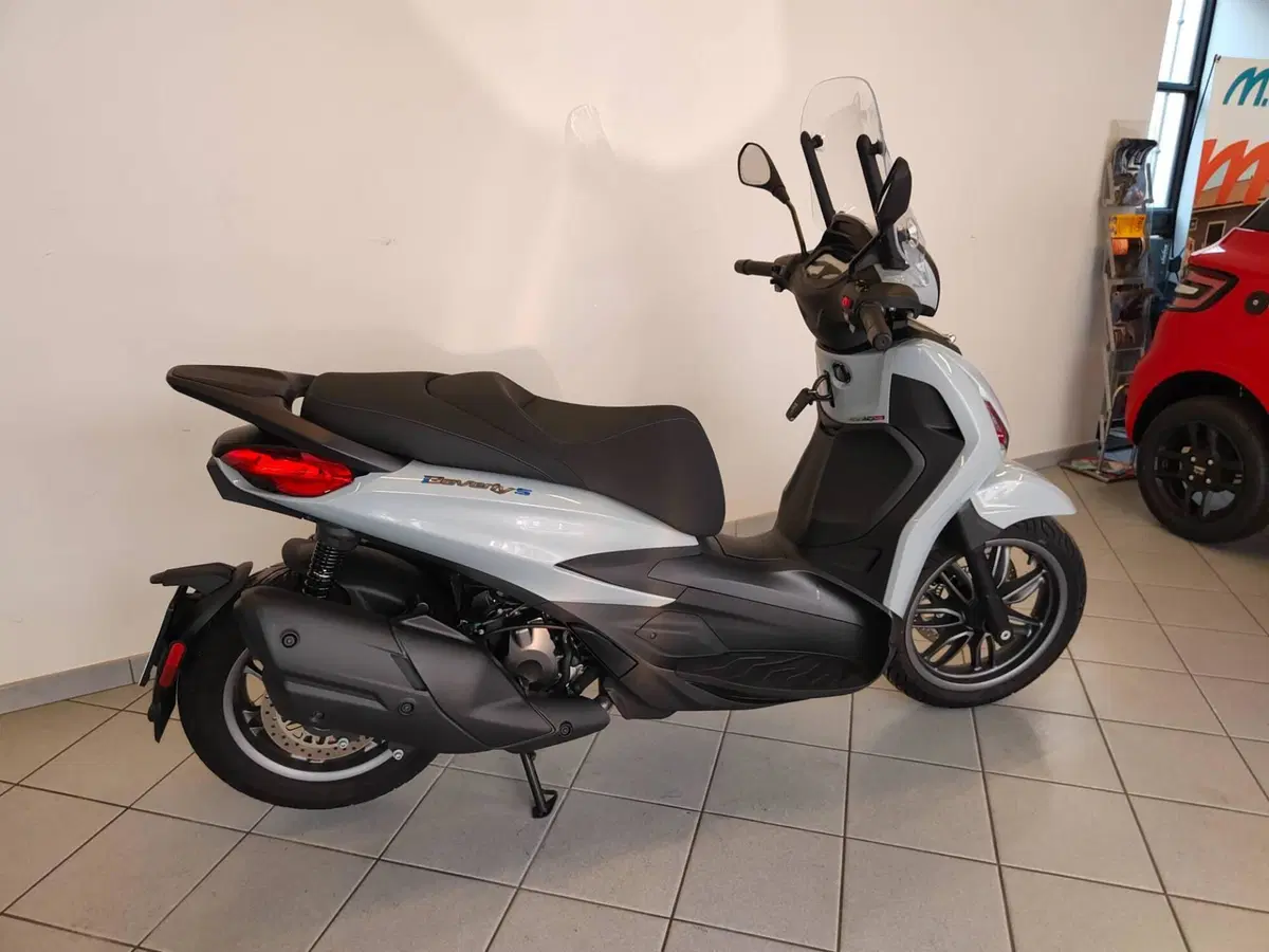 Piaggio Beverly 400 S (2025 - 26) (10)