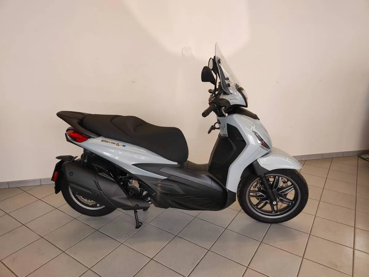 Piaggio Beverly 400 S (2025 - 26) (11)