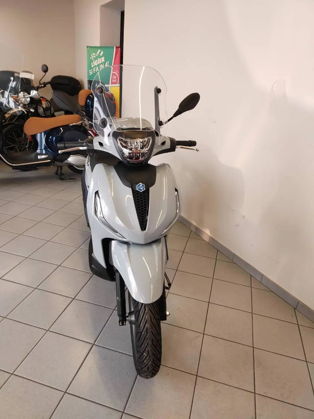 Piaggio Beverly 400 S (2025 - 26) (16)