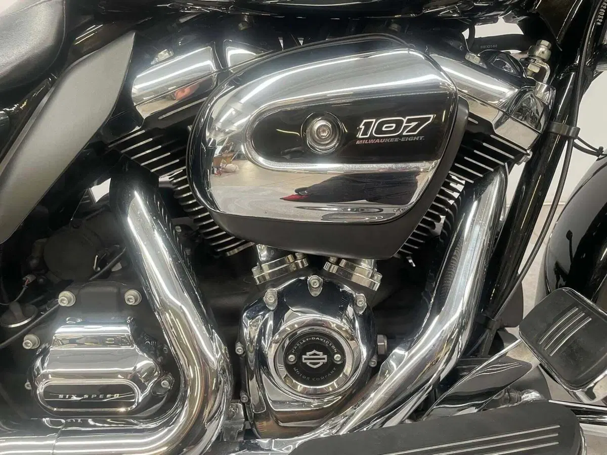 Harley-Davidson 107 Street Glide (2017 - 19) - FLHX (9)