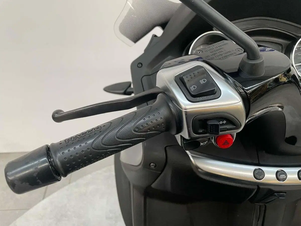Piaggio Mp3 300 ie Sport LT ABS (2014 - 16) (3)